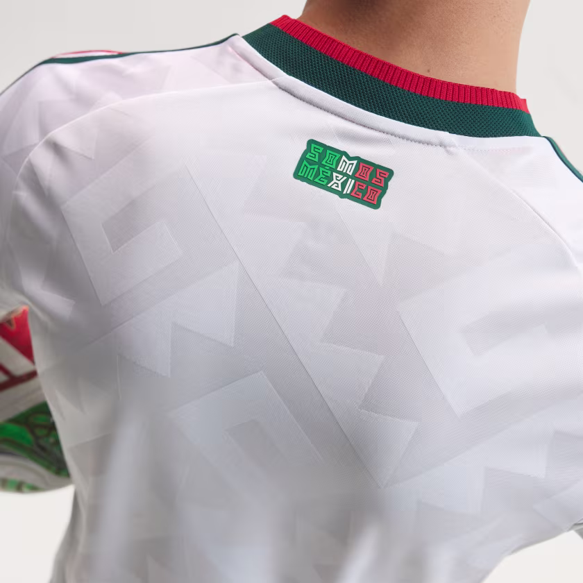 JERSEY VISITANTE SELECCIÓN NACIONAL DE MÉXICO 26 MANGA LARGA VERSIÓN JUGADOR